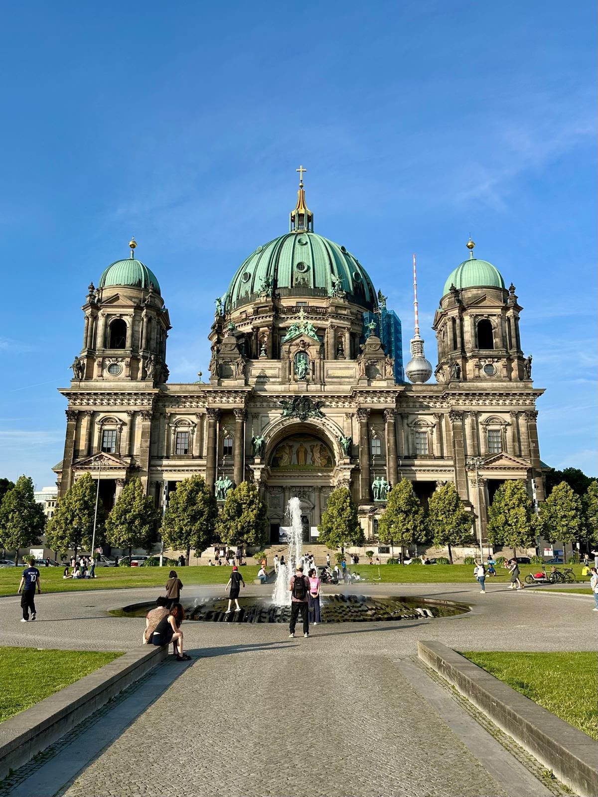 A Catedral de Berlim sobre os jardins do Lustgarten